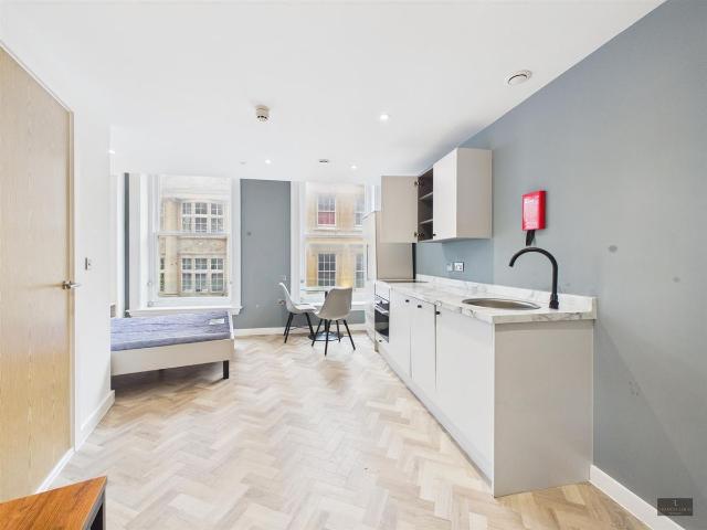 Corn Street, Bristol BS1, 1 bed flat to rent, £1,352 pcm | PrimeLocation