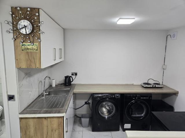 Corncastle Road, Luton LU1, Studio to rent, £1,000 pcm | PrimeLocation