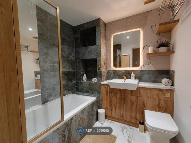 Cornell Building, London E1, 2 bed flat to rent, £2,750 pcm | PrimeLocation