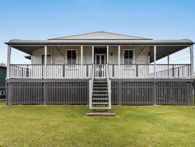 POTENTIAL PLUS WITH 2 STREET FRONTAGE ON 1012M2