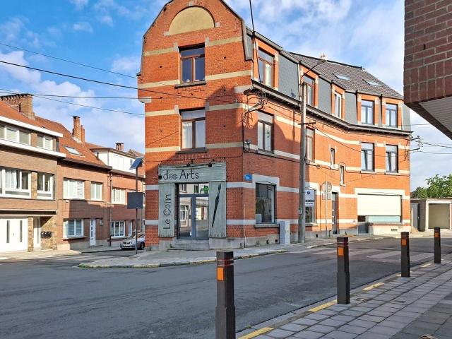 Corner commercial ground floor of ±160 m² Center/Station