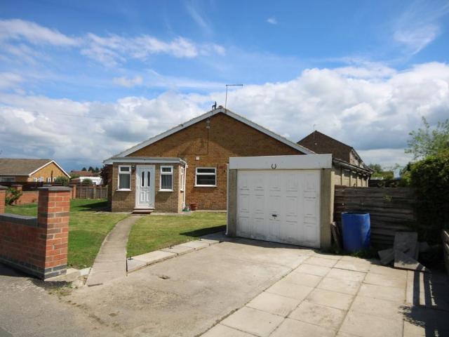 Corner Close, York, YO32 3 bed bungalow to rent £1,350 pcm £312 pw