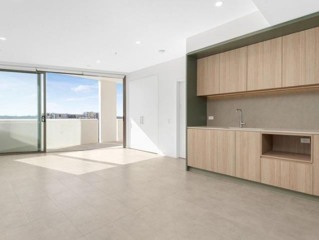 Corner Apartment with District Views