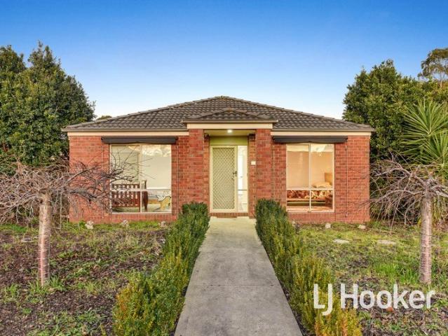 CORNER BLOCK FAMILY ENTERTAINER WITH MODERN UPGRADES ON 590SQM APPROX