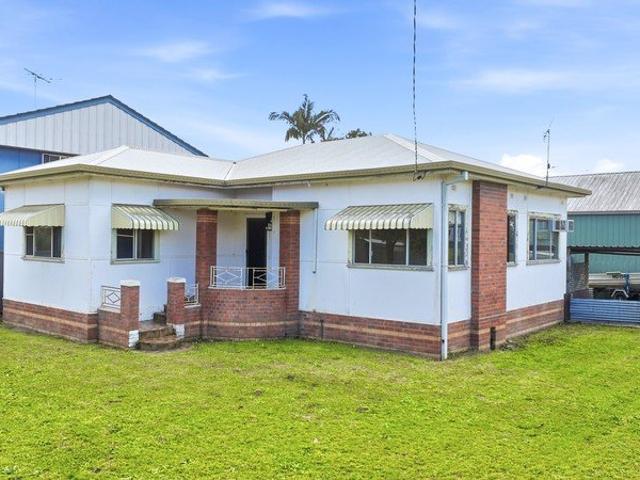 CORNER BLOCK, HUGE GARAGE & ENDLESS POTENTIAL