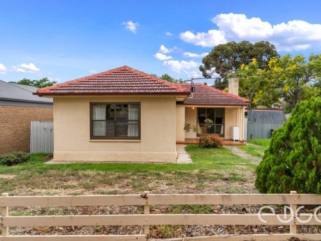 Corner Block on Clearview Crescent with Endless Possibilities!