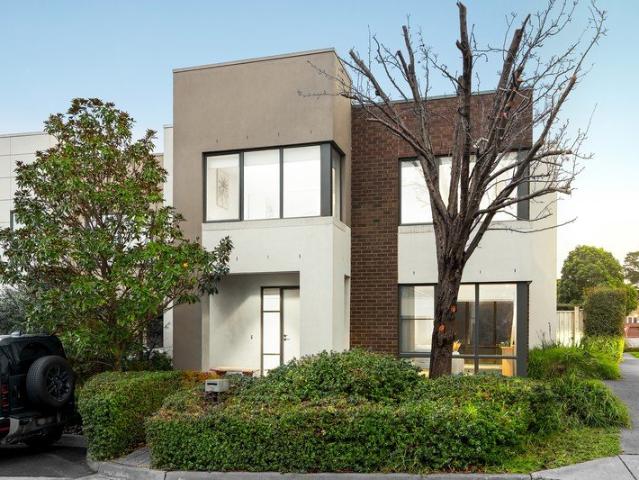 Corner Block Living with Elevated Views