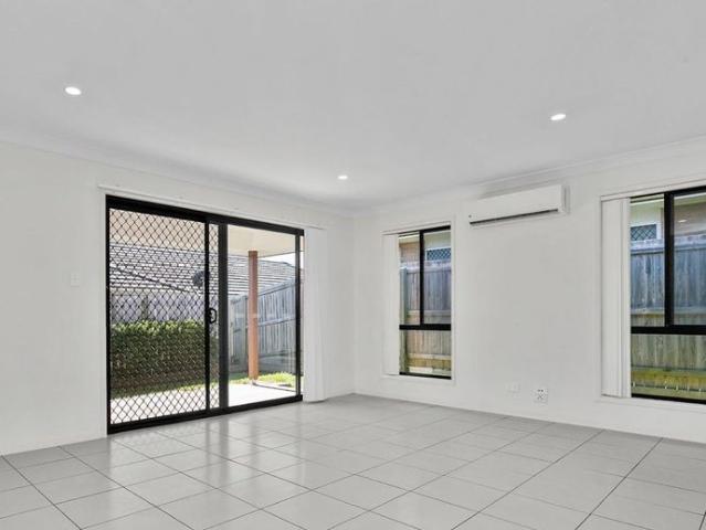 Corner Block Single Storey Four Bedroom with Plenty of Natural Lights