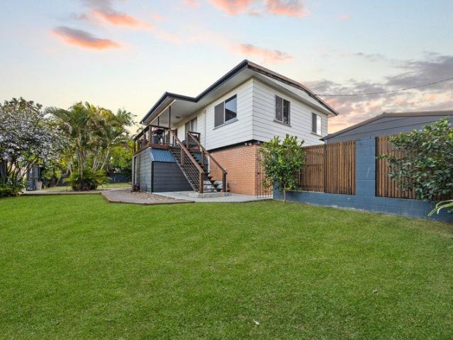 CORNER BLOCK, POOL & AN ABUNDANCE OF EXTRA SPACE