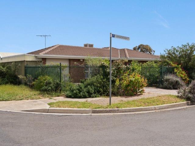Corner Block, Quiet Street & Shopping Centre Proximity!