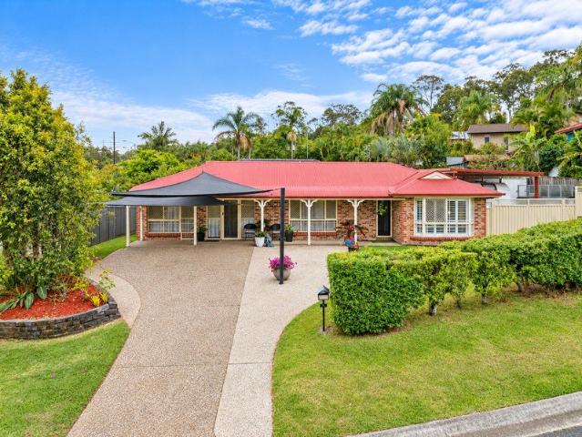 CORNER BLOCK WITH EXCEPTIONAL SIDE ACCESS, PARKING & STORAGE