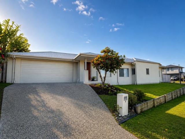 CORNER BLOCK, VACANT POSSESSION & READY FOR ITS NEXT OWNER!