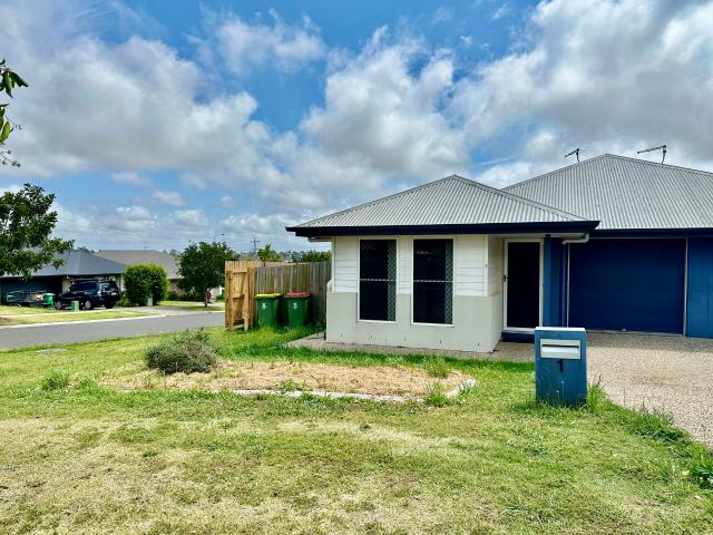 Corner Duplex within Close Proximity to Shops!