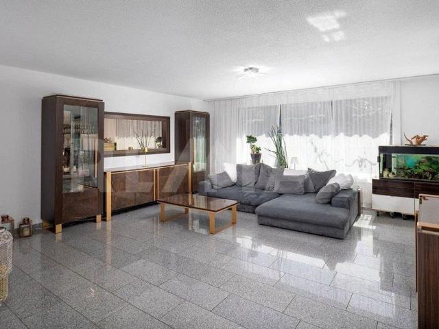 Corner house in Anglikon: 5.5 rooms with garden