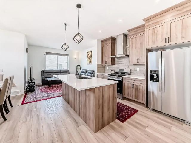 CORNER LOT MAIN FLOOR 2 STOREY SPOTLESS FAMILY HOME DAMAGE DEPOSIT OFFER — 3 Bedrooms Main Floor