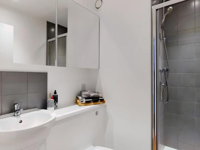 Corner Studio