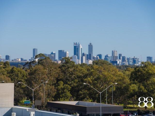 Corner Position, City Views, Pure North Light