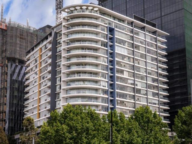 Corner Position Living in the Heart of Docklands