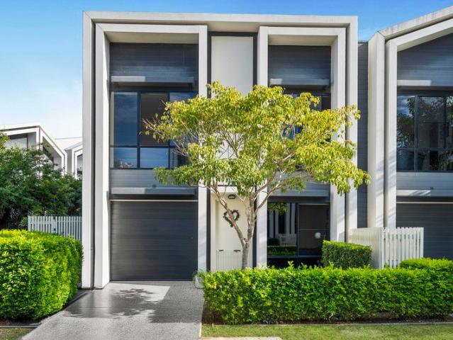CORNER POSITION | MODERN TOWNHOUSE|STRONG INVESTMENT