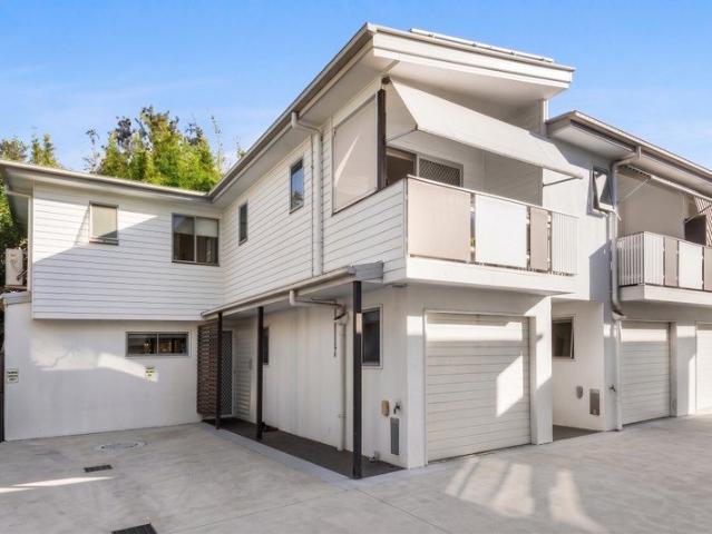 CORNER POSITION | STYLISH SHERWOOD TOWNHOUSE