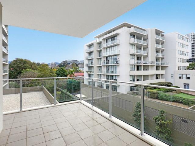 Corner position with balcony & views