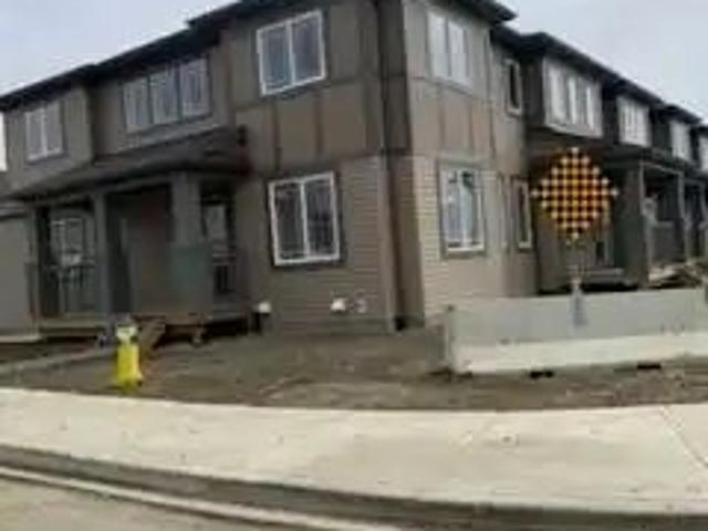 Corner Townhome in Stillwater. — 3 Bedrooms Townhouse