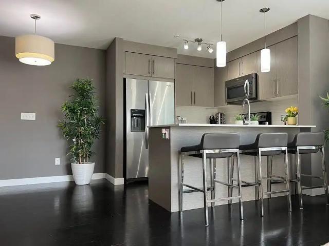 Corner Unit, 2 Bed/2 Bath, In Suite Laundry, Heated Parking — 2 Bedrooms Condo Unit