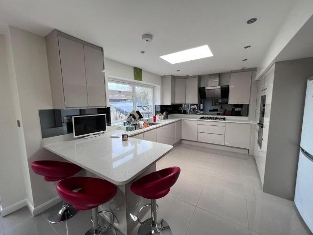 Cornfield Road, Bushey 4 bed semi detached house to rent £2,800 pcm £646 pw