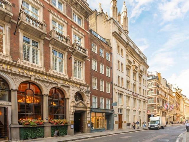 Cornhill, London EC3V 1 bed flat to rent £2,492 pcm £575 pw