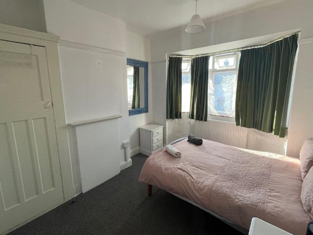 Cornwall Avenue, Southall UB1, 4 bed semi detached house to rent, £2,550 pcm | PrimeLocation