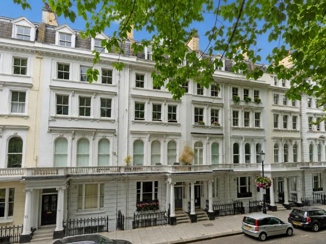 Cornwall Gardens, London SW7 3 bed apartment to rent £5,500 pcm £1,269 pw