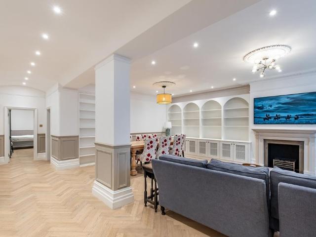 Cornwall Gardens London SW7 2 bed apartment to rent £6,000 pcm £1,385 pw