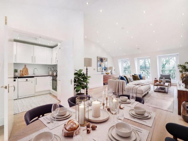 Cornwall Gardens, South Kensington. 3 bed flat to rent £6,998 pcm £1,615 pw