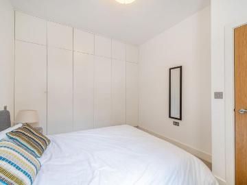 Cornwall Gardens, South Kensington. 3 bed maisonette to rent £9,750 pcm £2,250 pw