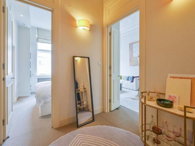 Cornwall Gardens, South Kensington. 1 bed flat to rent £6,500 pcm £1,500 pw