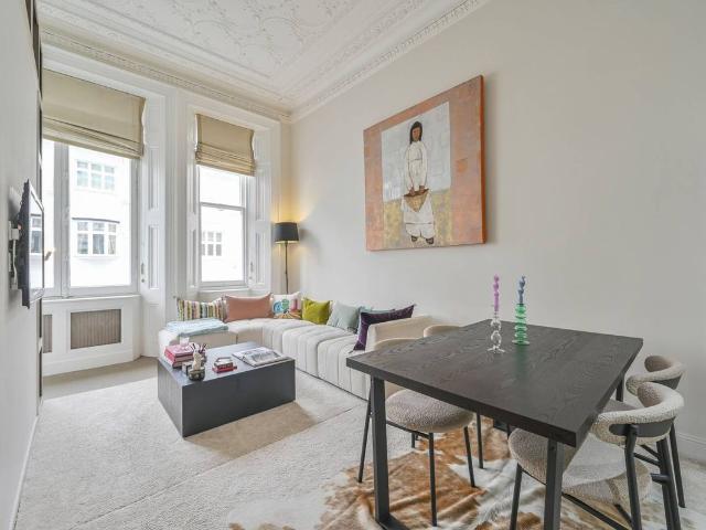 Cornwall Gardens, South Kensington, London SW7, 1 bed flat to rent, £3,835 pcm | PrimeLocation