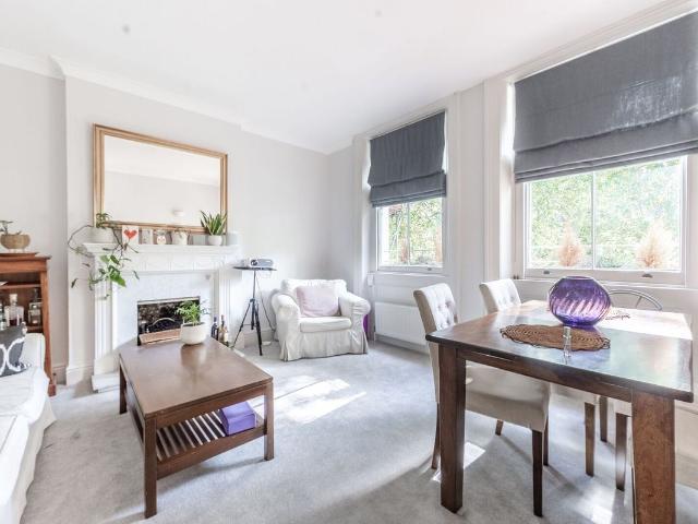 Cornwall Gardens, South Kensington, London SW7, 2 bed flat to rent, £3,684 pcm | PrimeLocation