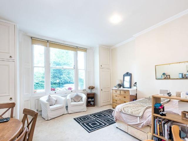 Cornwall Gardens, South Kensington, London SW7, Studio to rent, £2,167 pcm | PrimeLocation