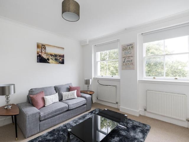 Cornwall Gardens South Kensington SW7 2 bed flat to rent £3,683 pcm £850 pw