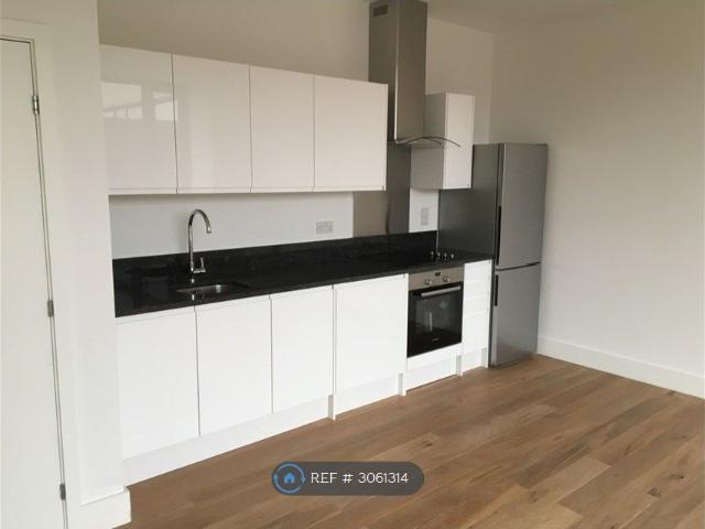 Cornwall House, Slough SL1, 1 bed flat to rent, £1,200 pcm | PrimeLocation
