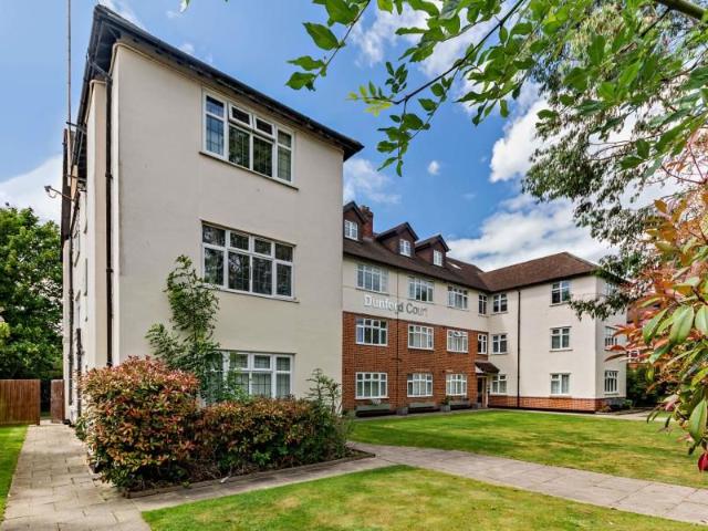 Cornwall Road, Hatch End HA5, 2 bed flat to rent, £2,000 pcm | PrimeLocation