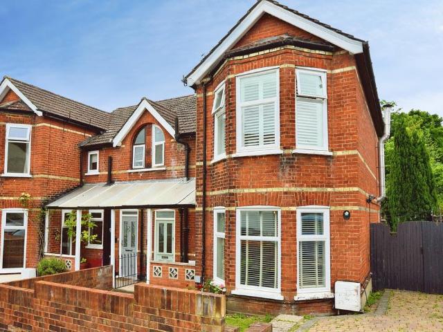 Cornwall Road, St Albans, AL1 4 bed semi detached house to rent £3,500 pcm £808 pw