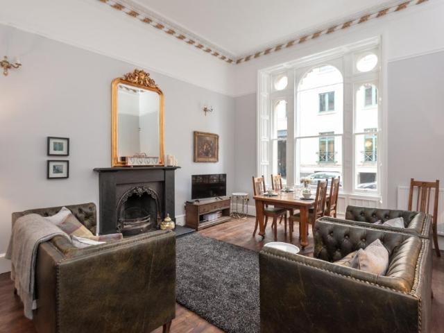 Cornwall Street, Edinburgh. 2 bed apartment to rent £2,275 pcm £525 pw