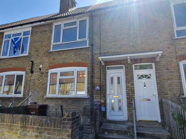 Cornwallis Avenue, Gillingham ME7 2 bed terraced house to rent £1,300 pcm £300 pw