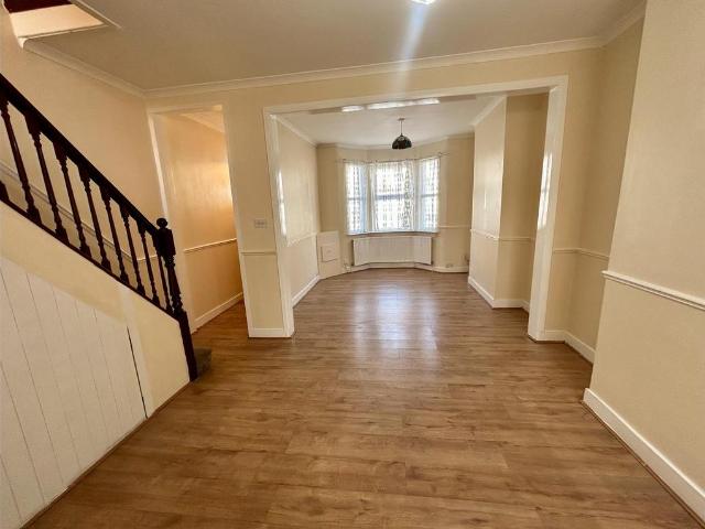 Cornwallis Grove, Edmonton 3 bed house to rent £2,200 pcm £508 pw