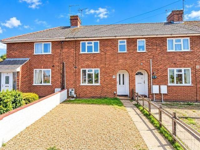 Coronation Avenue, Whittlesey 3 bed terraced house to rent £1,100 pcm £254 pw