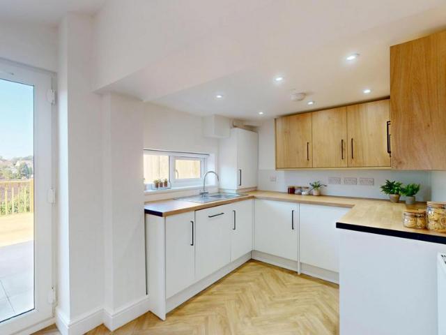 Coronation Avenue, Bath BA2 6 bed house to rent £867 pcm £200 pw