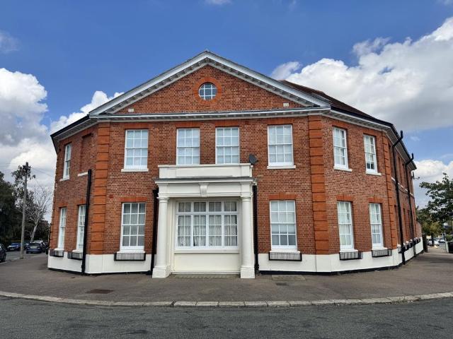 Coronation Court, Newmarket, Suffolk. 2 bed flat to rent £1,250 pcm £288 pw
