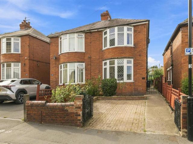Coronation Street, Elland 2 bed semi detached house to rent £950 pcm £219 pw