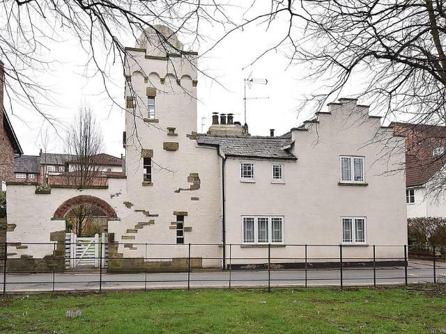 Coronation Square, Knutsford 1 bed end of terrace house to rent £1,195 pcm £276 pw